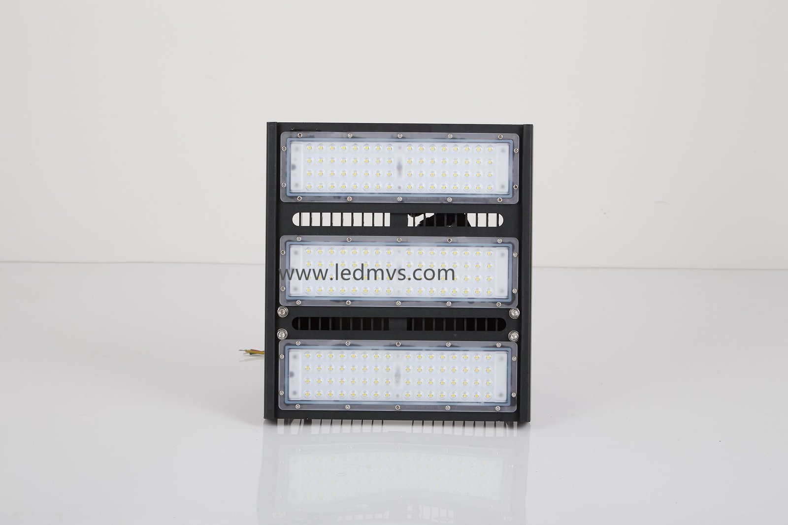 MVS-FL15C 150W LED flood light with modular outdoor design
